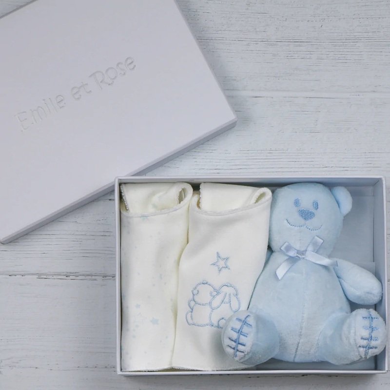 Emile et Rose – Trenton Blue Star Print Bib and Bunny Gift Set