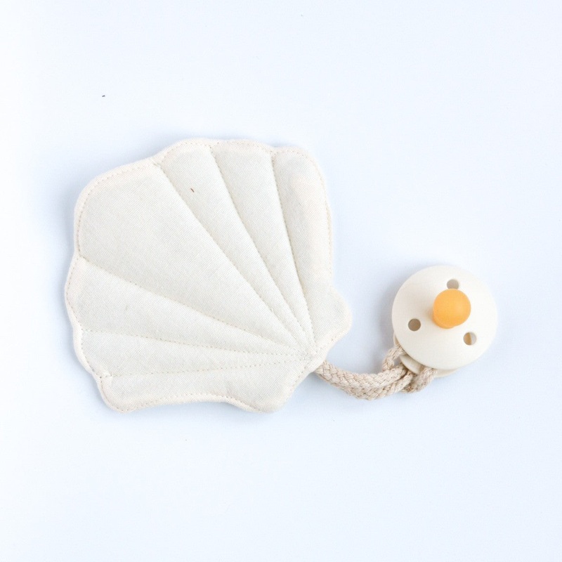 Oh Dubidu Shell Pacifier Holder  Ivory