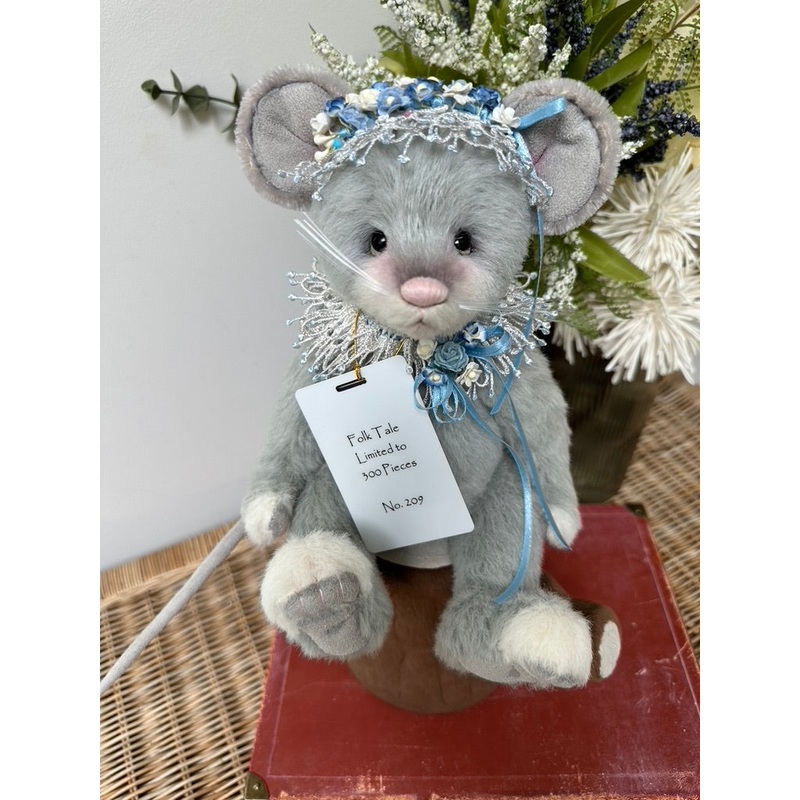 Folk Tale Isabelle Collection Limited Edition Mouse No 209