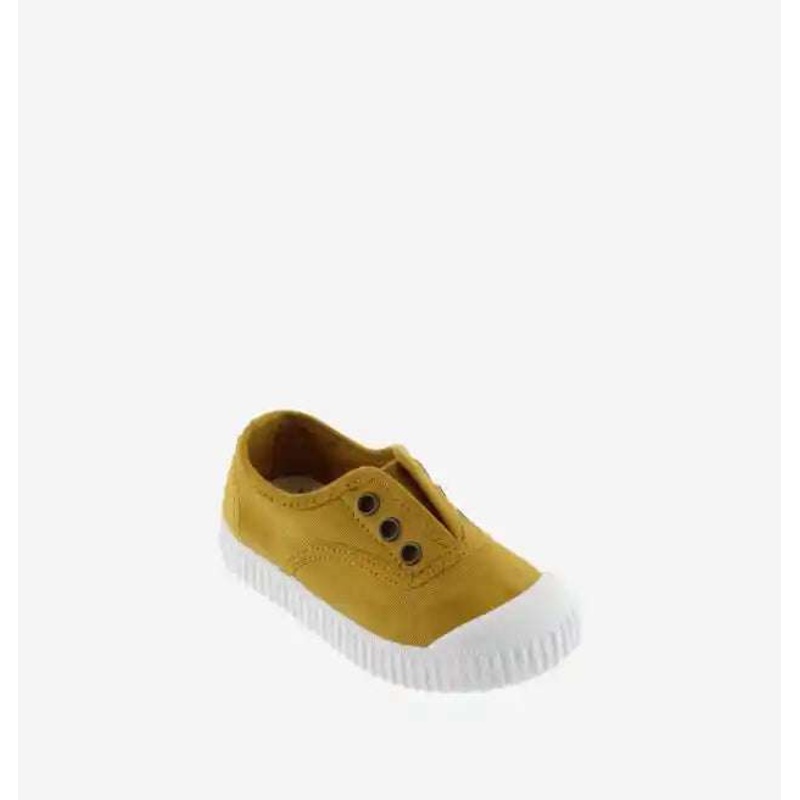 Victoria Curry Inglesa