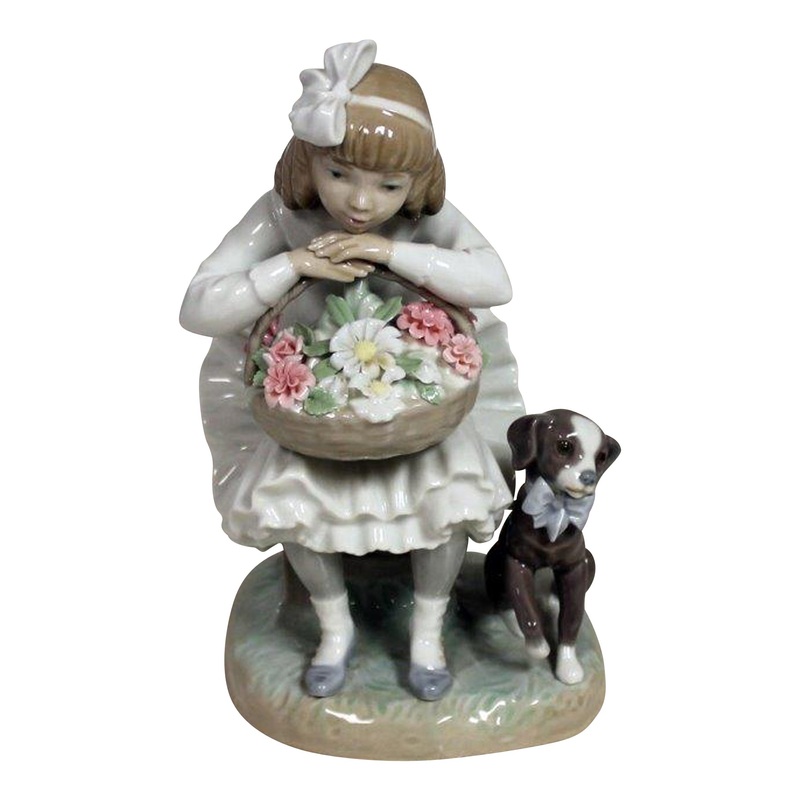 Lladr Figurine: 1088 Girl with Flowers