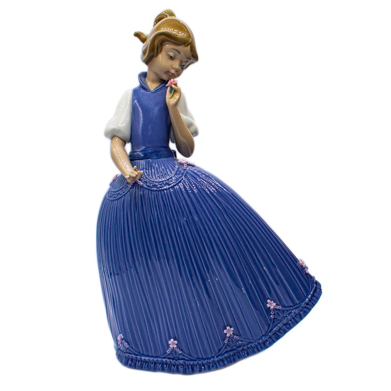 Lladr Figurine: 5121 Girl in Blue Dress
