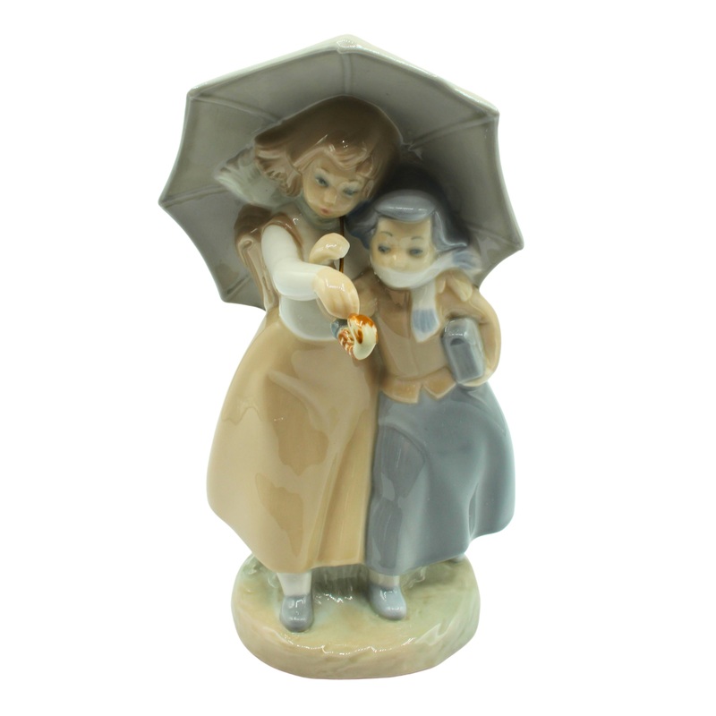 Zaphir by Lladr Figurine: 656 It’s Raining