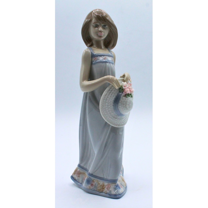 Lladr 5643 | Cathy Lladr | Broken Flower Petals