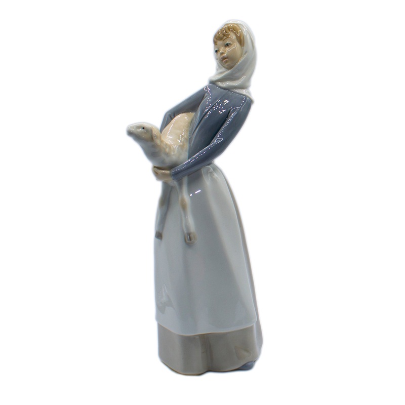 Lladr Figurine: 4584 Girl with Lamb