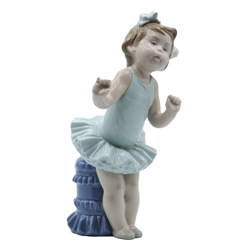 Lladr Figurine: 5104 Little Ballet Girl