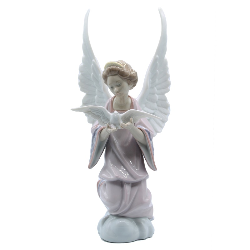 Lladr Figurine: 6131 Angel of Peace
