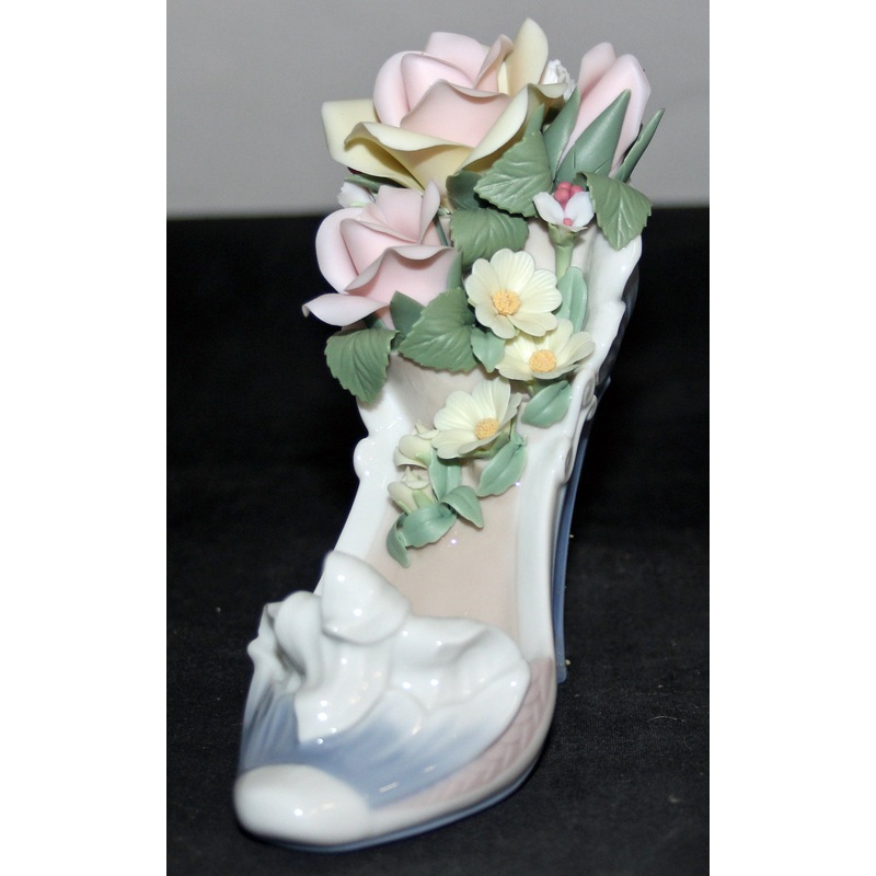 Lladr Figurine: 6776 Stepping Into Spring – Repaired