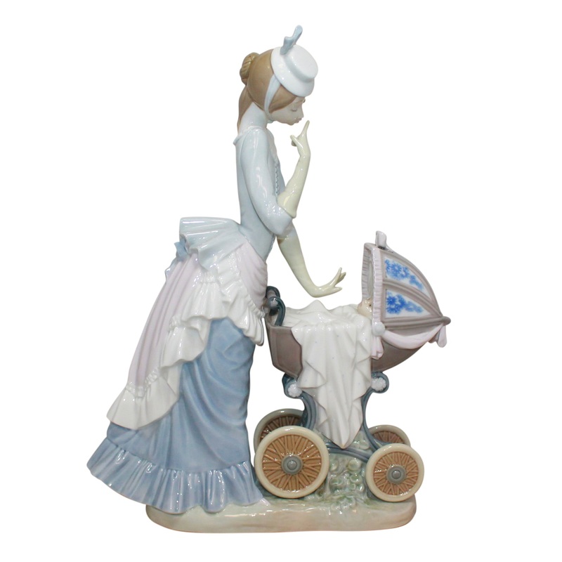 Lladr Figurine: 4938 Baby’s Outing