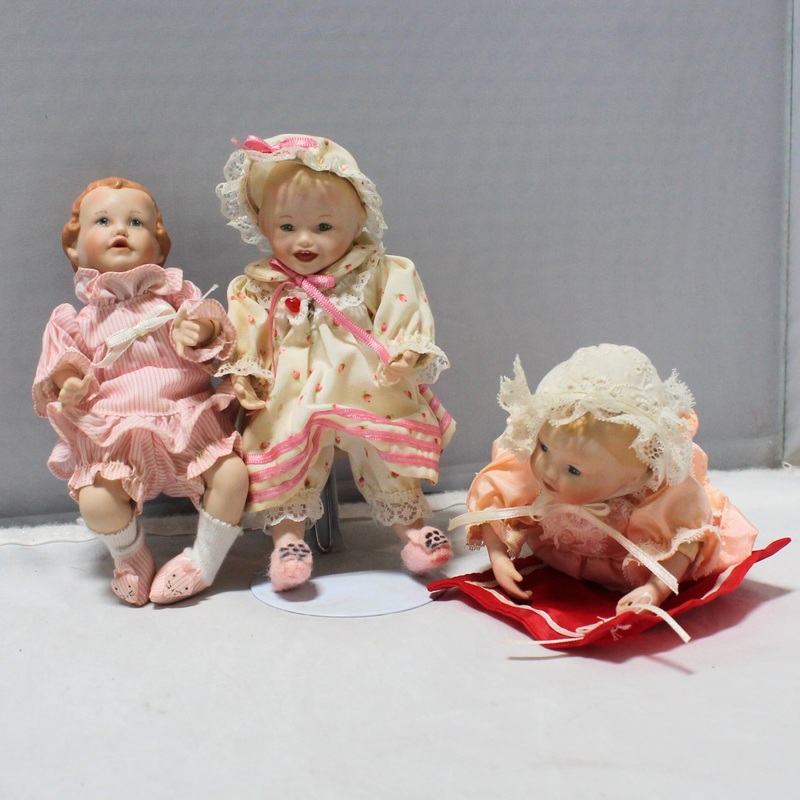 Lot of 3: Yolando Bello Ashton Drake Dolls, Emily on Knees, Heather, and Sarah