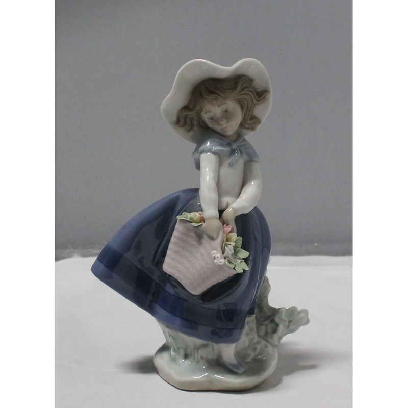 Lladr Figurine: 5222 Pretty Pickings | Glazed Finish | Please Read