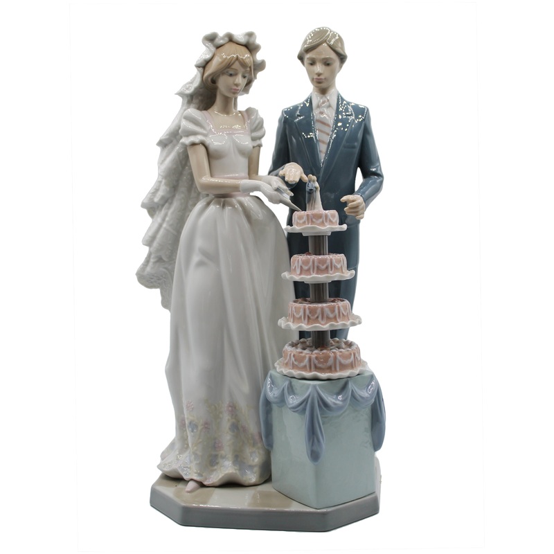 Lladr Figurine: 5587 Wedding Cake