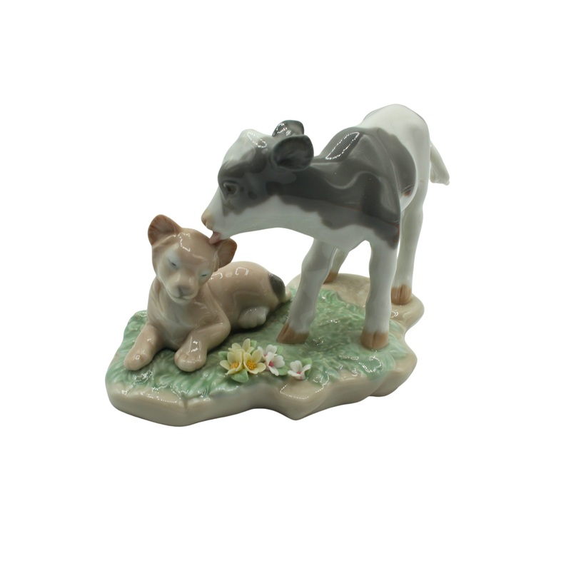 Lladr Figurine: 6927 And the Calf and the Young Lion