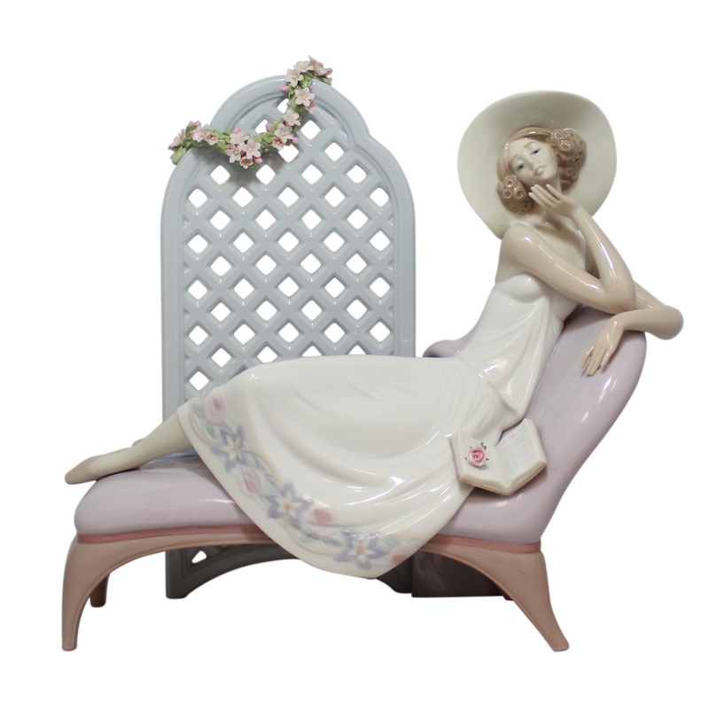 Lladr Figurine: 7634 Garden of Dreams