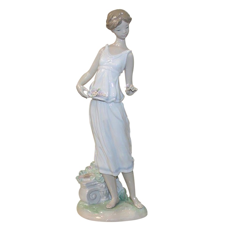Lladr Figurine: 7709 Flowers for a Goddess