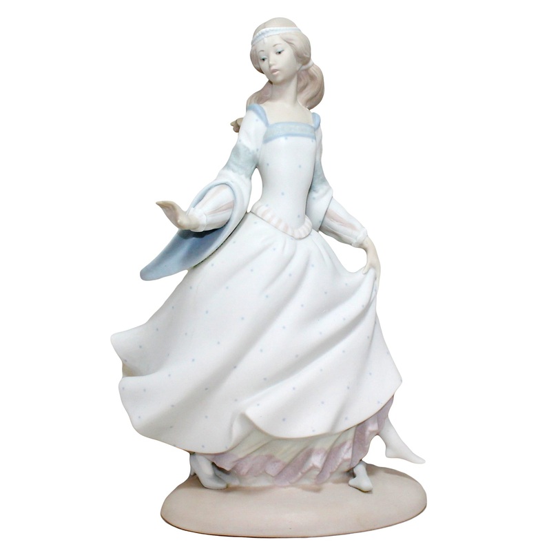 Lladr Figurine: 4828 Cinderella