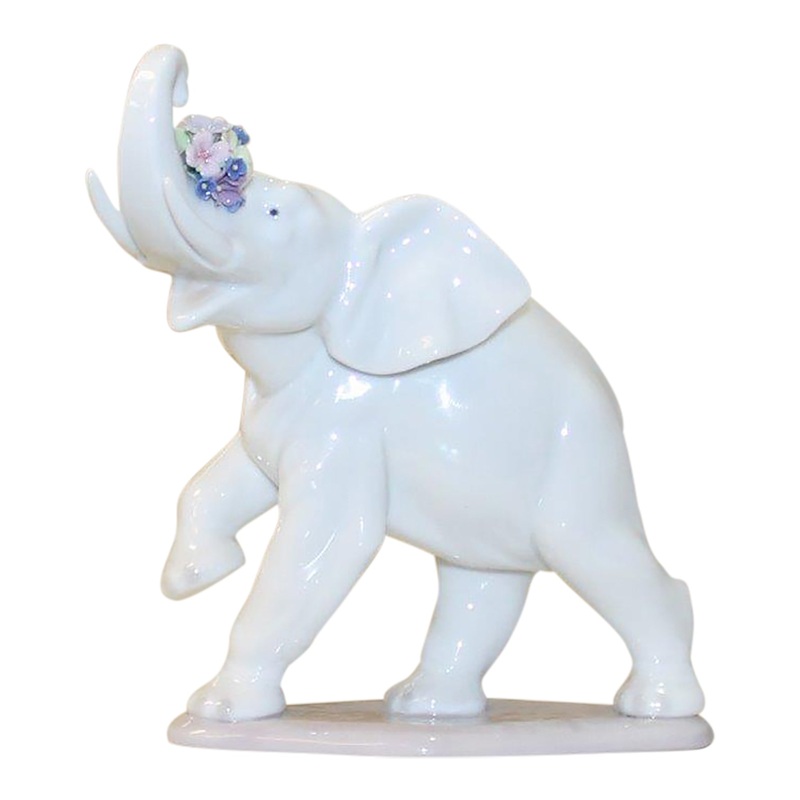 Lladr Figurine: 6461 Lucky’s Call