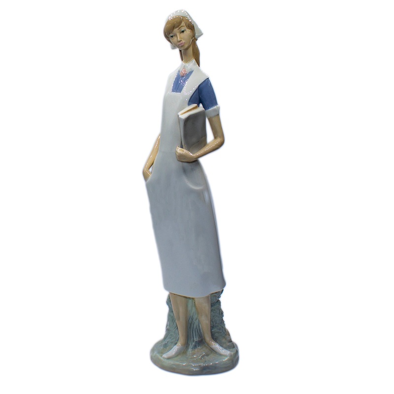 Lladr Figurine: 4603.3 Nurse “Reduced”