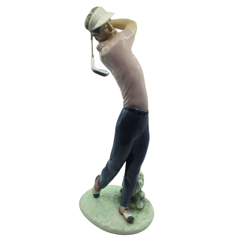 Lladr Figurine: 6032 On the Green