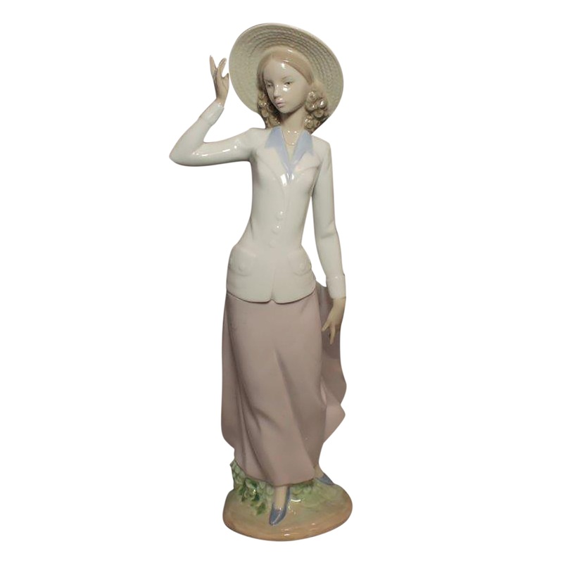 Lladr Figurine: 5682 Brezzy Afternoon