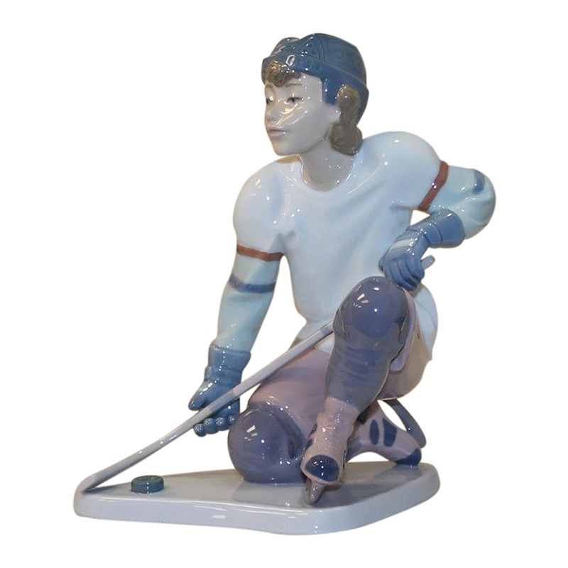 Lladr Figurine: 6108 Hockey Player