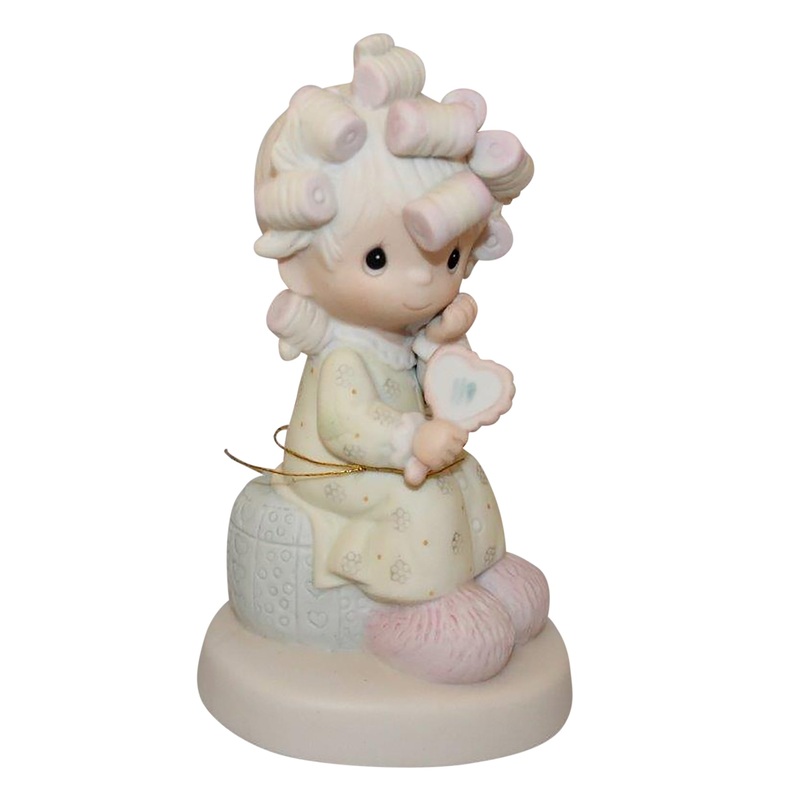 Precious Moments: PM821 Smile, God Loves You