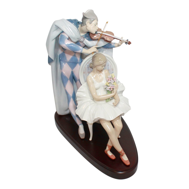 Lladr Figurine: 5932 Jester Serenade
