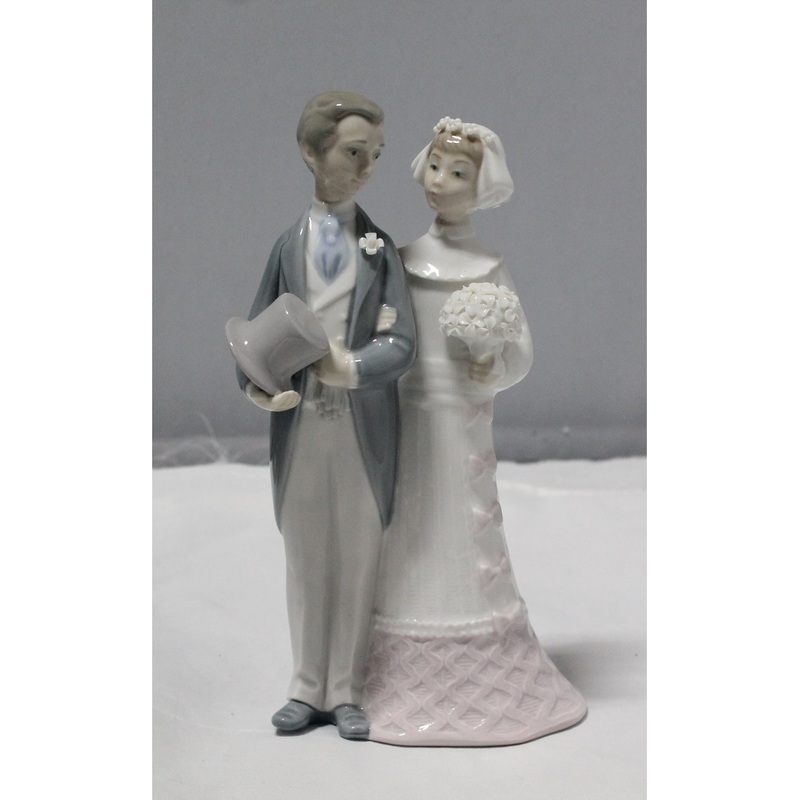 Lladr Figurine: 4808 Wedding | Glazed | Please Read