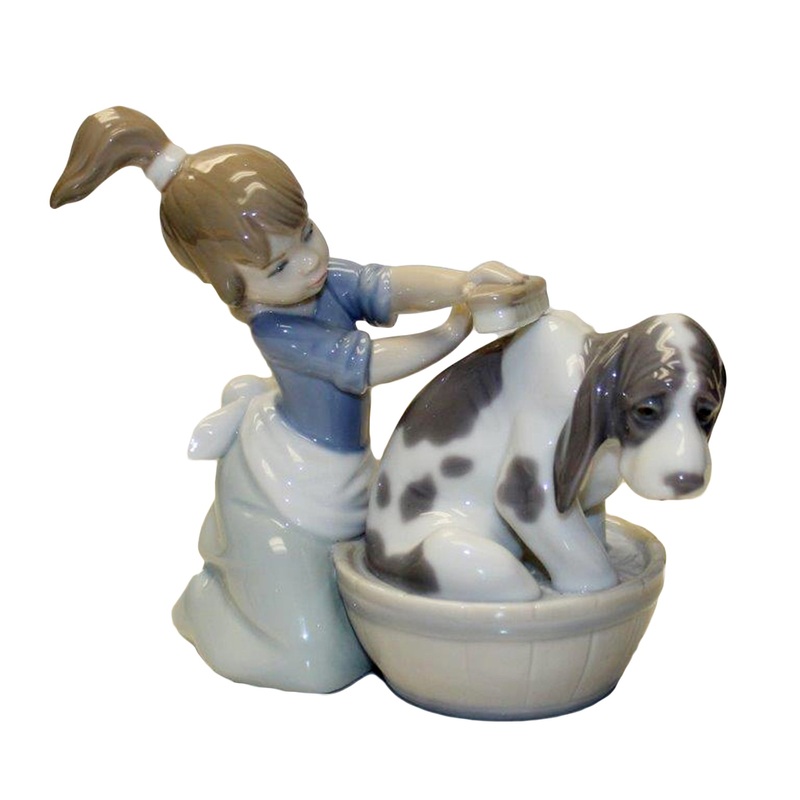 Lladr Figurine: 5455 Bashful Bather