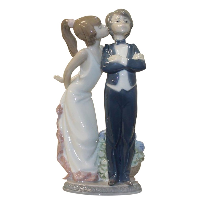 Lladr Figurine: 5555 Let’s Make Up