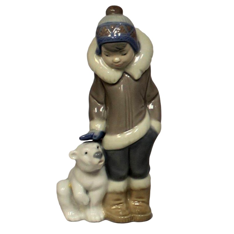 Lladr Figurine: 5238 Eskimo Boy with Pet