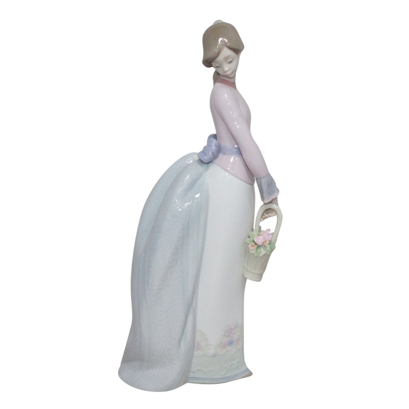 Lladr Figurine: 7622 Basket of Love