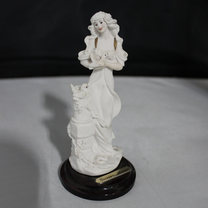 Giuseppe Armani Lady with Doves Miniature Figurine