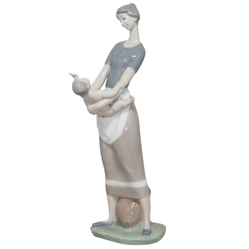 Lladr Figurine: 4575 Mother and Child