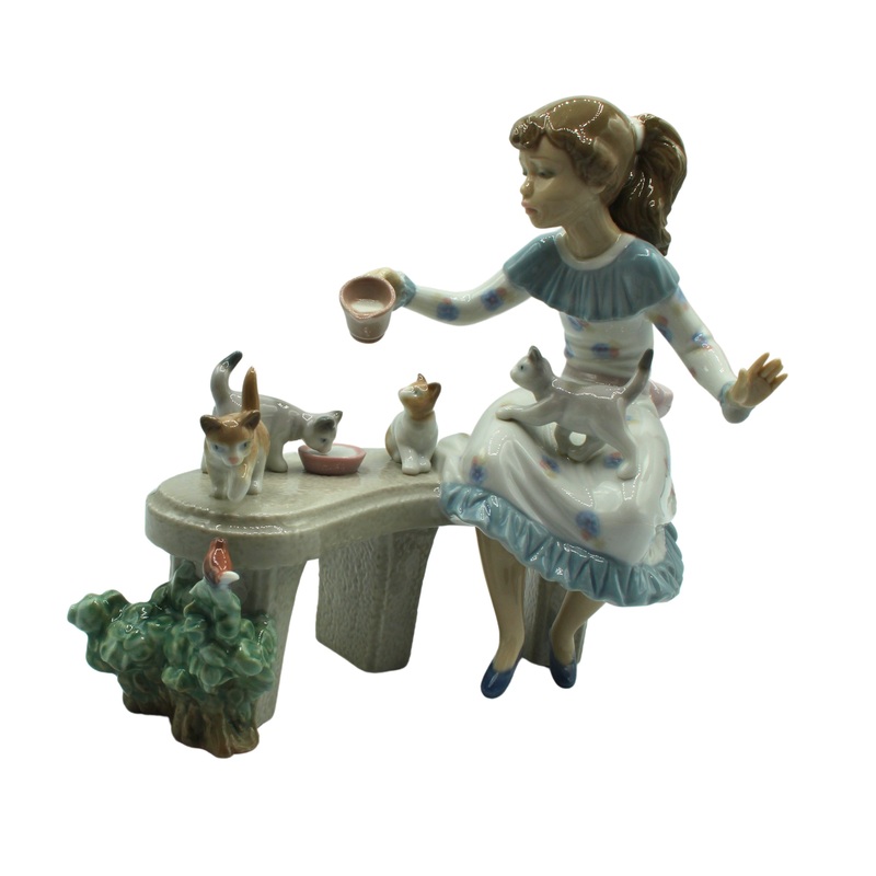 Lladr Figurine: 6109 Meal Time