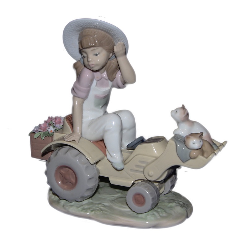 Lladr Figurine: 6564 Want A Lift?