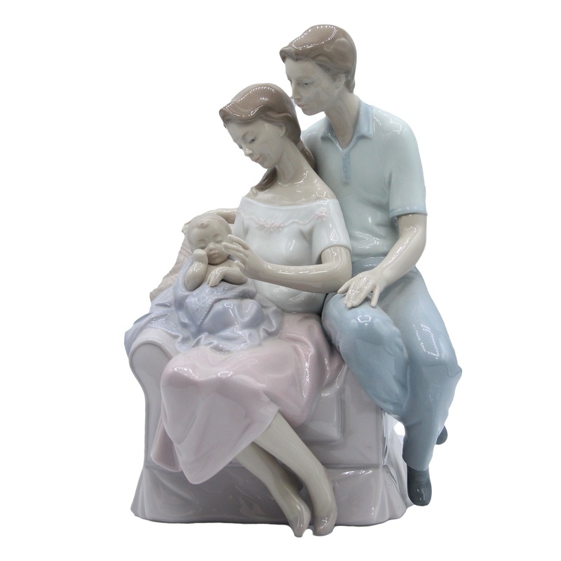 Lladr Figurine: 6986 A Circle of Love