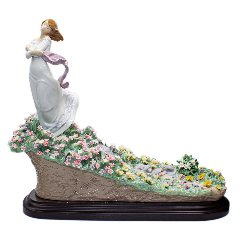 Lladr Figurine: 7710 A Sea of Flowers