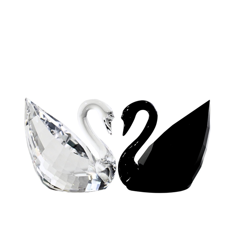 Swarovski Figurine: 5075864 Swan Soulmates | One swan clear crystal and one swan in Jet crystal