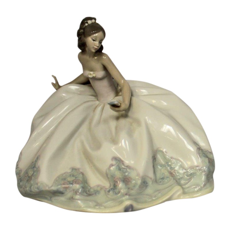Lladr Figurine: 5859 At the Ball