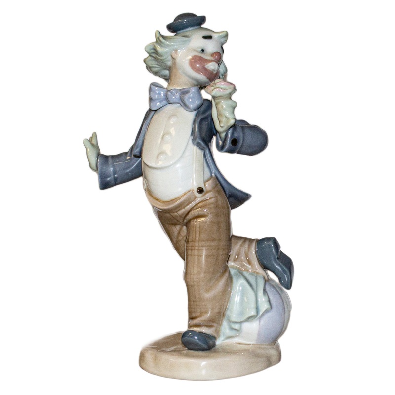 Lladr Figurine: Nao 0488 Flower For My Lady