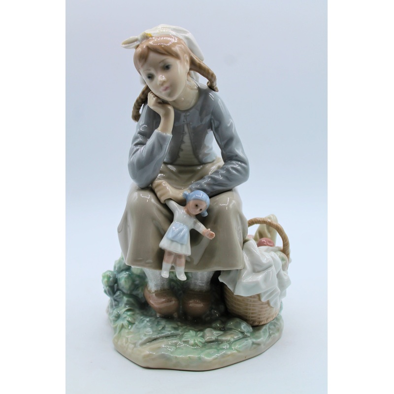 Lladr 1211 | Girl with Doll | Broken Bow