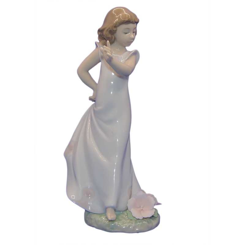 Lladr Figurine: 6990 Symbol of Gratitude